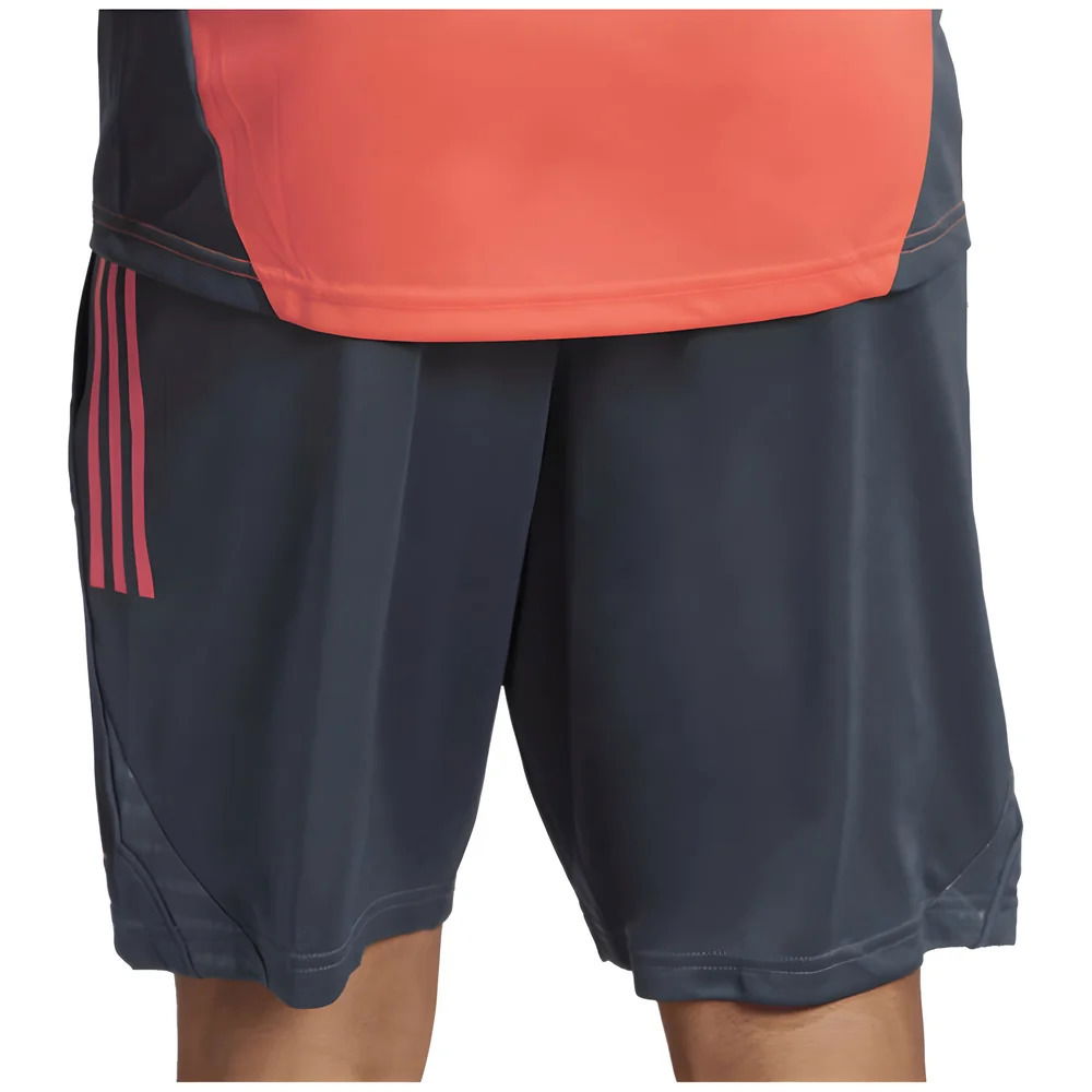 2025-2026 Bayern Munich Training Shorts (Bold Onix)