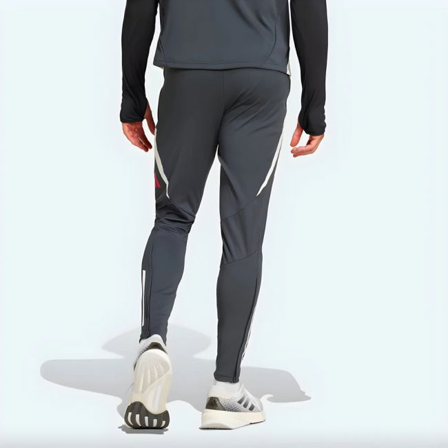 2024-2025 Man Utd EU Training Pants (Carbon)