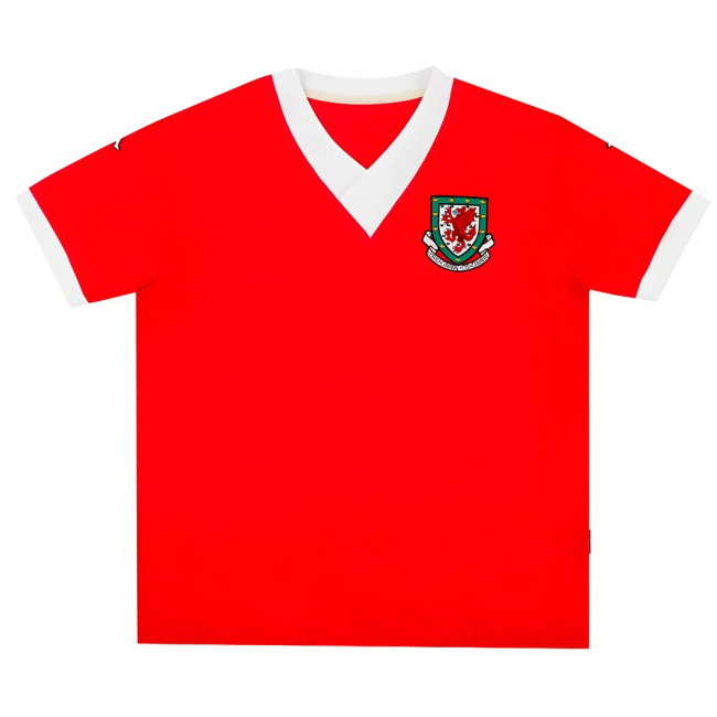 Wales 2006-07 Home (Excellent) (Bellamy 8)