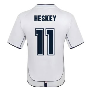 England 2002 Retro Football Shirt (Heskey 11)