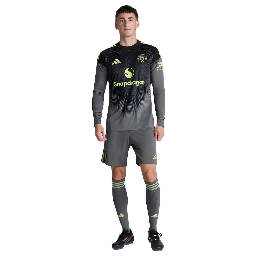 2025-2026 Man Utd Home Goalkeeper Shorts (Grey)
